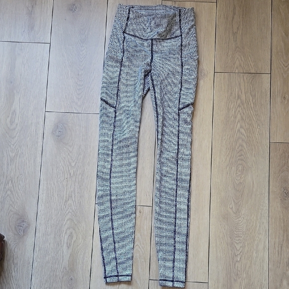 Lululemon Speed Up Tight *Full-On Luxtreme Teeny Tooth White Black Leggings Sz 2 - Picture 5 of 12